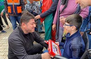 Depremzede çocuklar 23 Nisan coşkusunu yaşadı