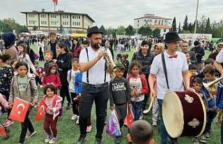 Depremzede çocukların 23 Nisan coşkusu
