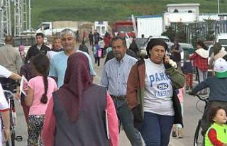 Depremzedeler bayrama umutlu girdi