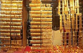 Depremzedeler birikimlerini altına yatırıyor