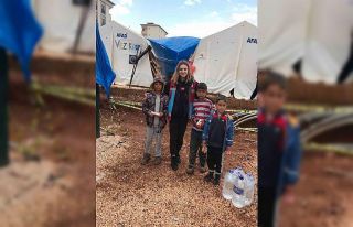 Depremzedeler için gece gündüz çalışıyorlar