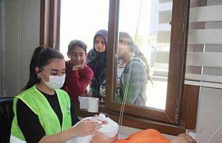 Depremzedelere gönüllü güzellik hizmeti