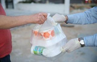 Depremzedelerin sofralarına sıcak yemek ulaştı