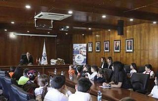 DEÜ Rektörü Hotar, DEÜ’nün başarılı miniklerini...