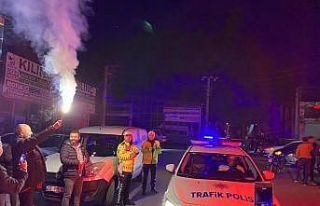 Devriyeye çıkan polise konfeti ve çikolatalı sürpriz