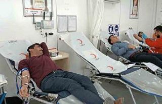 Dicle’de vatandaşlar Kızılay’a kan bağışında...