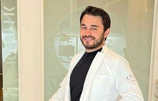 Diş Hekimi Ömer Ekiz: ’’Yaşlanma süreci gülüşünüzü...