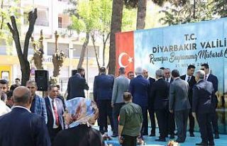 Diyarbakır Valisi Su, vatandaşlarla bayramlaştı