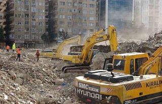 Diyarbakır’da enkaz kaldırma çalışmaları devam...