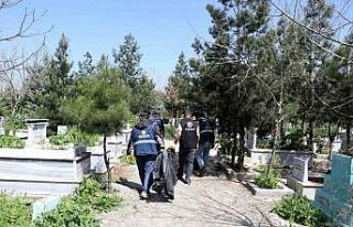 Diyarbakır’da mezarlıklarda bayram temizliği