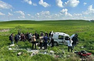 Diyarbakır’da otomobil tarlaya uçtu: 3’ü ağır...