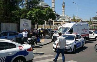 Diyarbakır’da otomobiller kavşakta çarpıştı:...