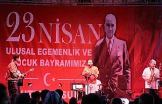 Döşemealtı’nda 23 Nisan, karnaval havasında...