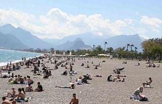 Dünyaca ünlü sahilde hafta sonu yoğunluğu