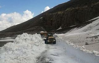 Dünyanın ikinci büyük krater gölü zirvesinde...