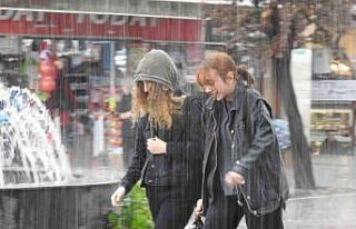 Edirne’de gök gürültülü sağanak ve dolu etkili...