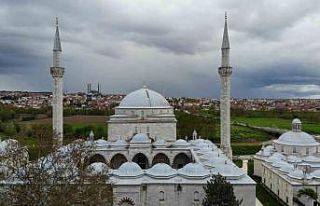 Edirne’de Sultan 2. Bayezid Külliyesi ziyaretçilerin...