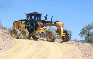 Efeler’in yollarında bakım ve onarım devam ediyor