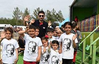 Eğitici aktivitelerle donatılmış gezici tırı...