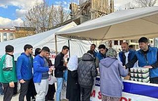 Elazığ Belediyesi depremzedelerin yanında olmaya...