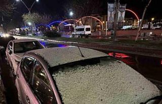 Elazığ’da dolu ve sağanak hayatı felç etti