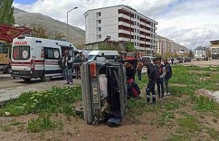 Elektrikli bisiklete çarpmamak için manevra yapan...