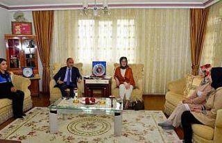 Emniyet müdürü şehit ailelerini unutmadı