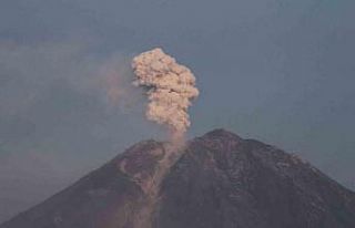 Endonezya’daki Semeru Yanardağı’nda 16 patlama