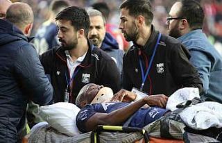Enner Valencia, ambulansla hastaneye kaldırıldı