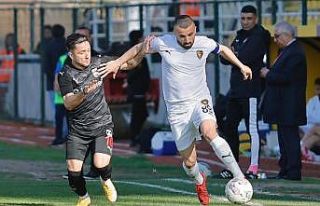 Erhan Çelenk gol krallığında zirveyi bırakmıyor