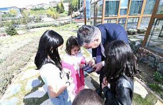 Ertuğrul Başkan, bayram sevincini vatandaşlarla...