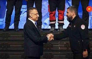 ESAY’a Üstün Fedakarlık Madalyası ve Nişanı