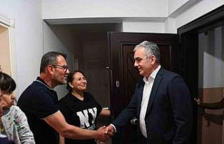 Esen,depremzede aileyle bir araya geldi