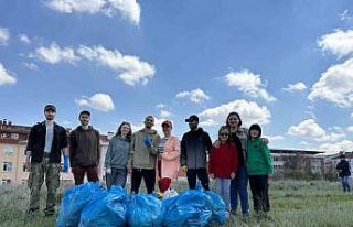 Eskişehir’de Rus gönüllüler poşetlerce çöp...