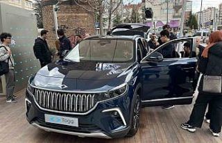 Eskişehir’de sergilenen Togg vatandaşların ilgi...