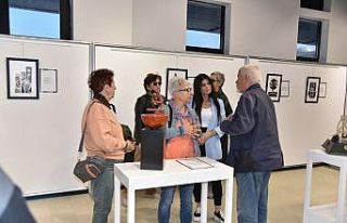 "Evrenin Şifresi" sergisi sanatseverlerin...