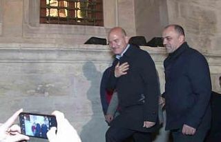 Fatih Camii’nde Süleyman Soylu’ya yoğun ilgi