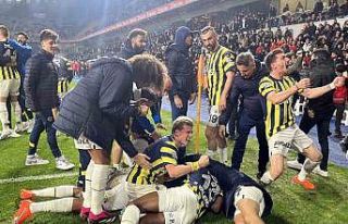 Fenerbahçe, deplasmanda yine geriden gelerek kazandı