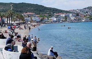 Foça’da bayram hareketliliği yaşanıyor