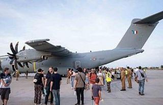 Fransa, farklı milletlerden oluşan 100 kişilik...