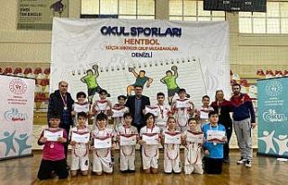 Gazipaşa Ortaokulu namağlup olarak Türkiye yarı...