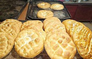 Geleneği bozmadı ekmeği 8-12 saatlerinde ücretsiz...