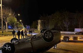 Gelibolu’da takla atan otomobildeki 2 kişi yaralandı
