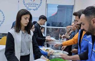 Gençler iftarda buluştu