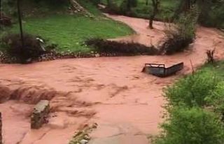 Gercüş’te sağanak yağış heyelana neden oldu