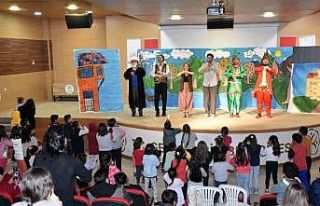 Germencikli çocuklardan ‘Kahramanlar Kumpanyası’na...