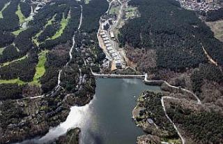 Gölet yakınındaki konutlar ilginç görüntüler...