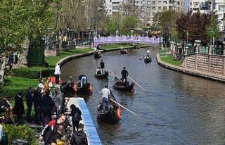 Gondol turlarında bayram yoğunluğu