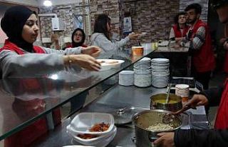 Gönüllü gençlerden ihtiyaç sahibi ailelere iftar...