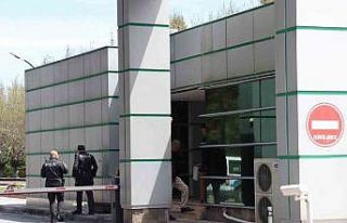 Güvenlikçi kendini vurdu